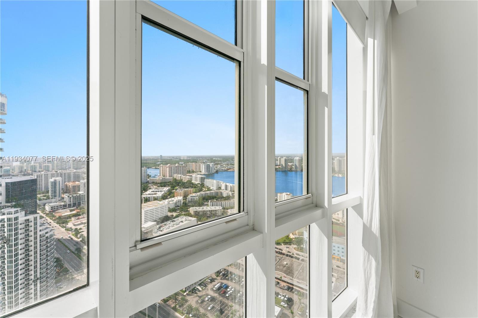 TRUMP ROYALE CONDO - Residential