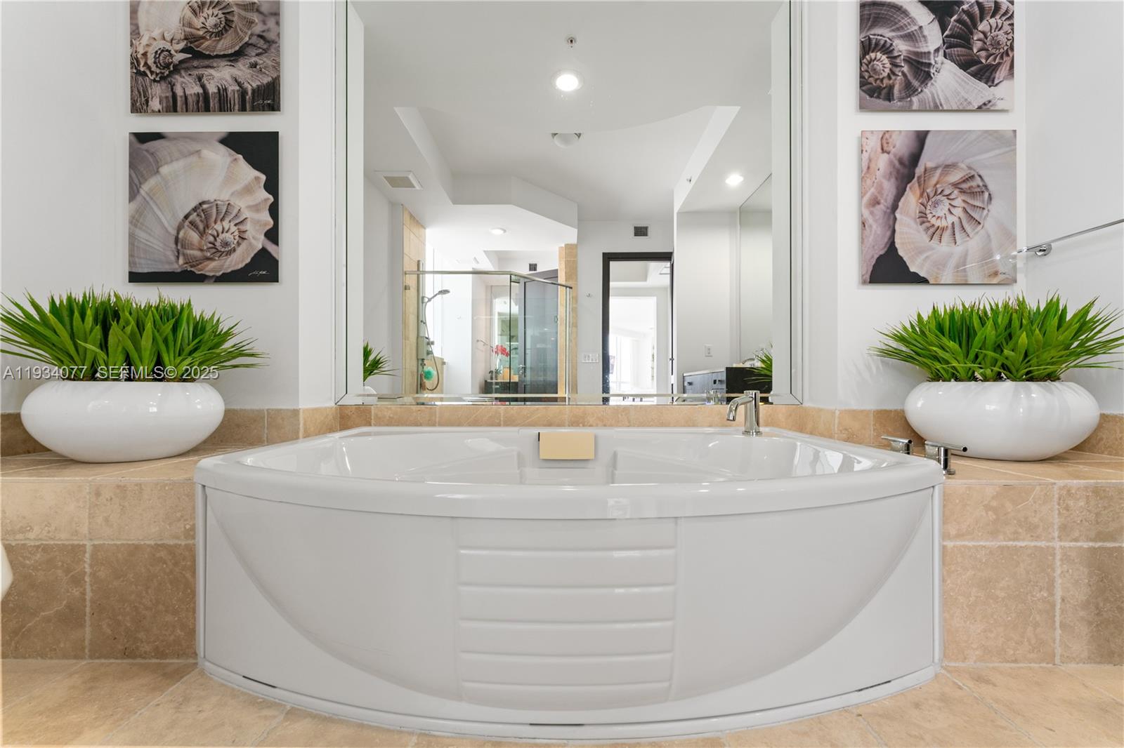 TRUMP ROYALE CONDO - Residential