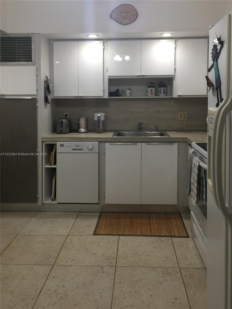 ADMIRALS PORT CONDO WEST - Residential