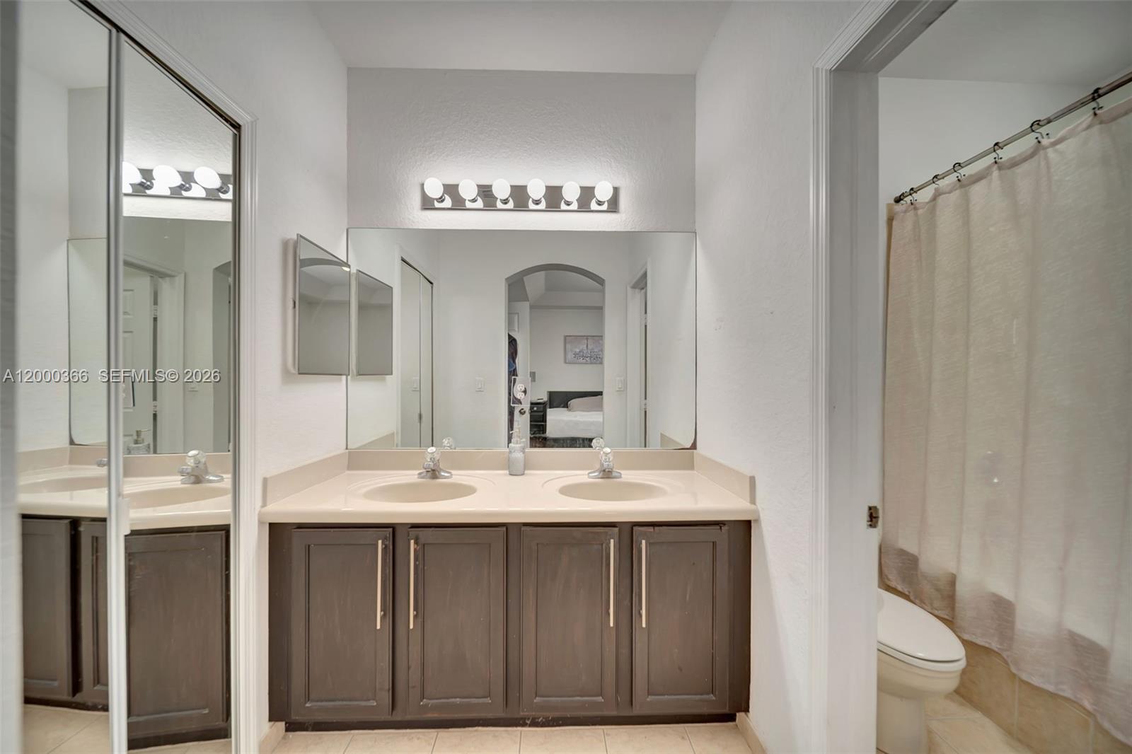 ISLANDS AT DORAL 1ST ADDN - Residential