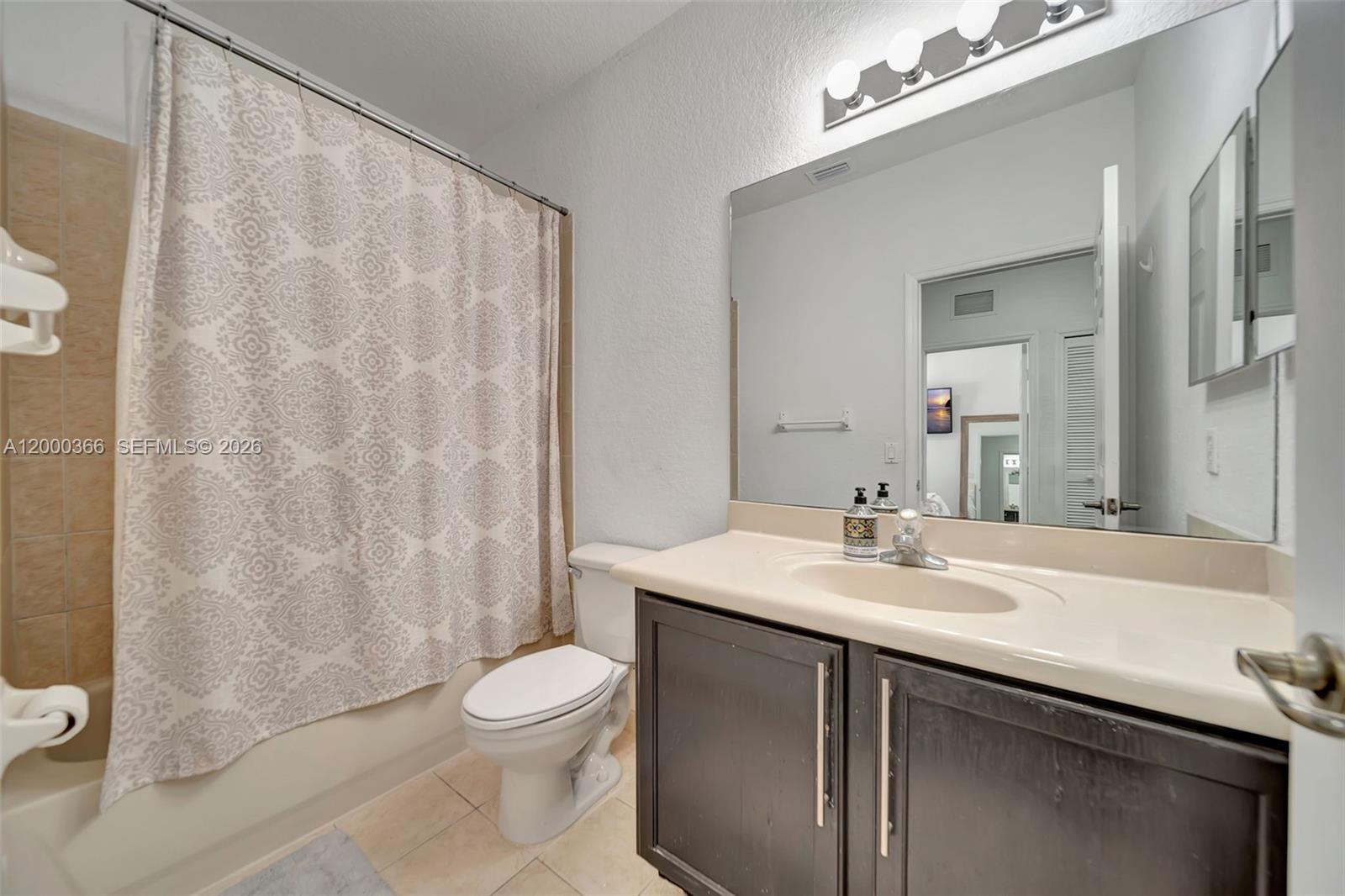 ISLANDS AT DORAL 1ST ADDN - Residential