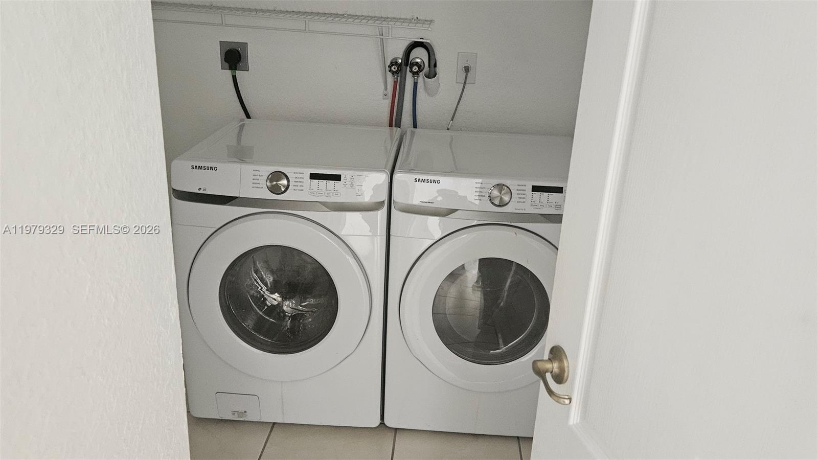 FOREST LAKES COUNTRY GARD - Residential Lease