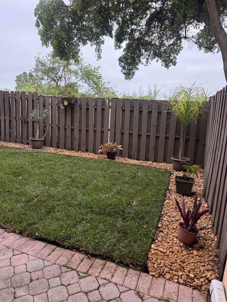 FOREST LAKES COUNTRY GARD - Residential Lease