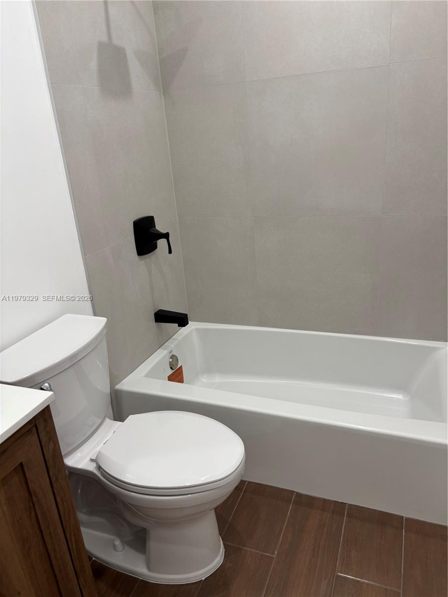 FOREST LAKES COUNTRY GARD - Residential Lease