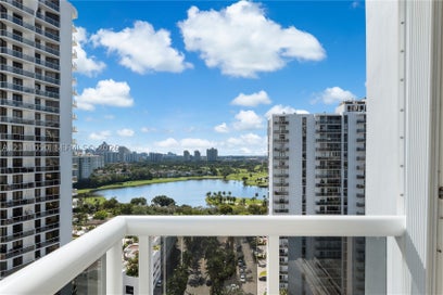 20505 E Country Club Dr 1938 Aventura FL 33180