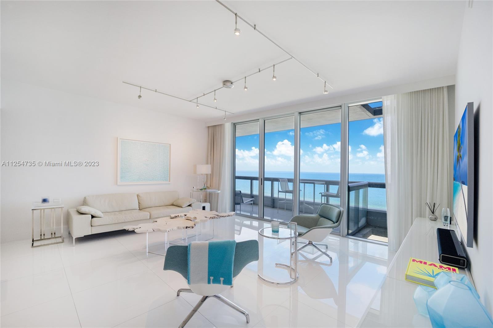 NORTH CARILLON BEACH COND - Residential