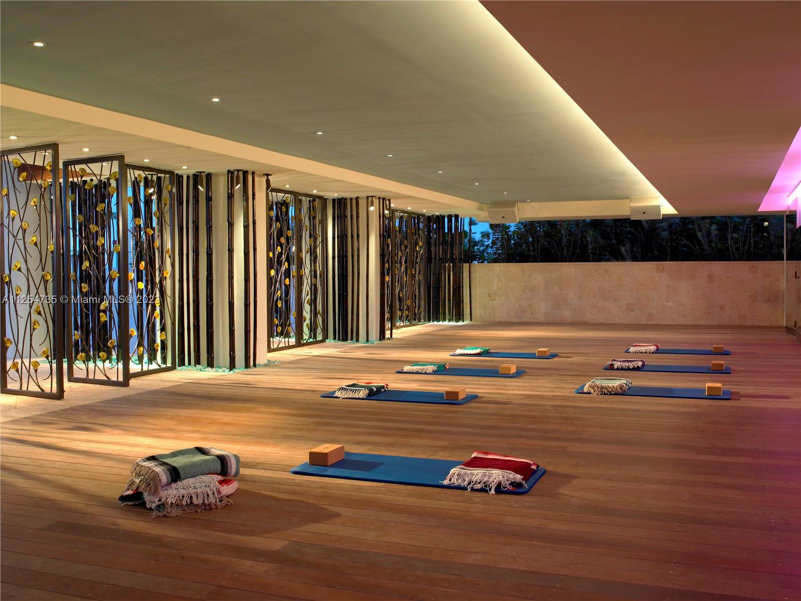 NORTH CARILLON BEACH COND - Residential