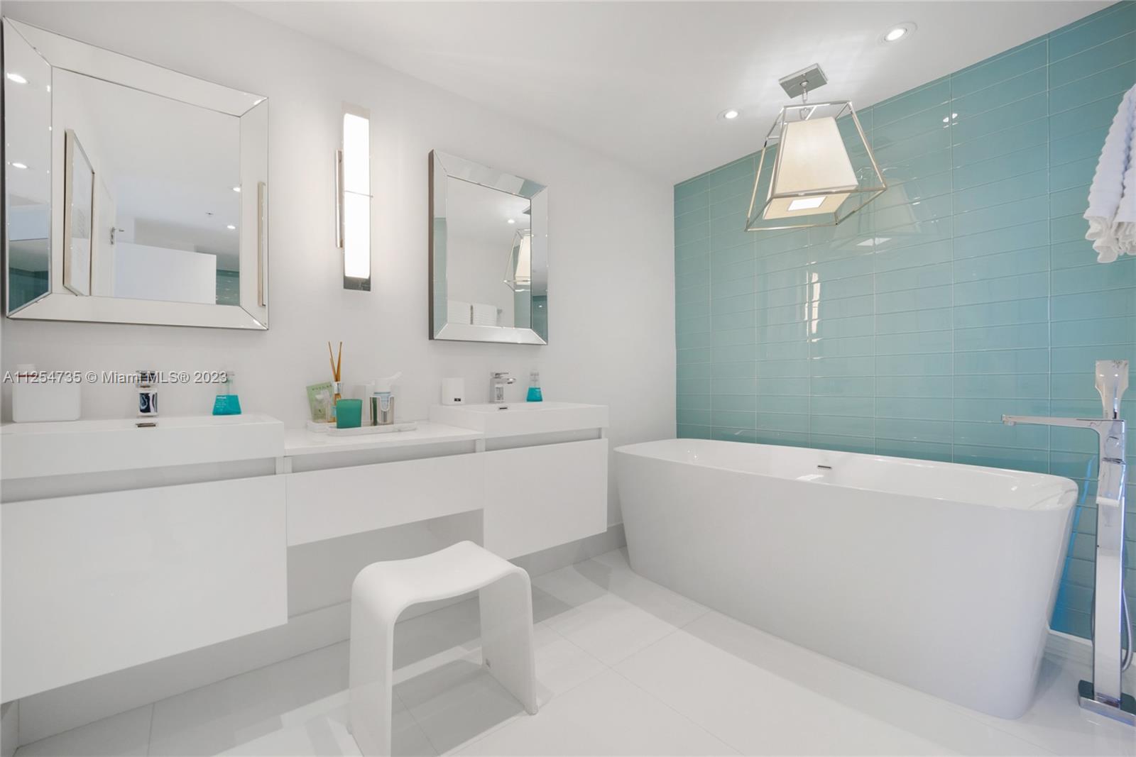 NORTH CARILLON BEACH COND - Residential