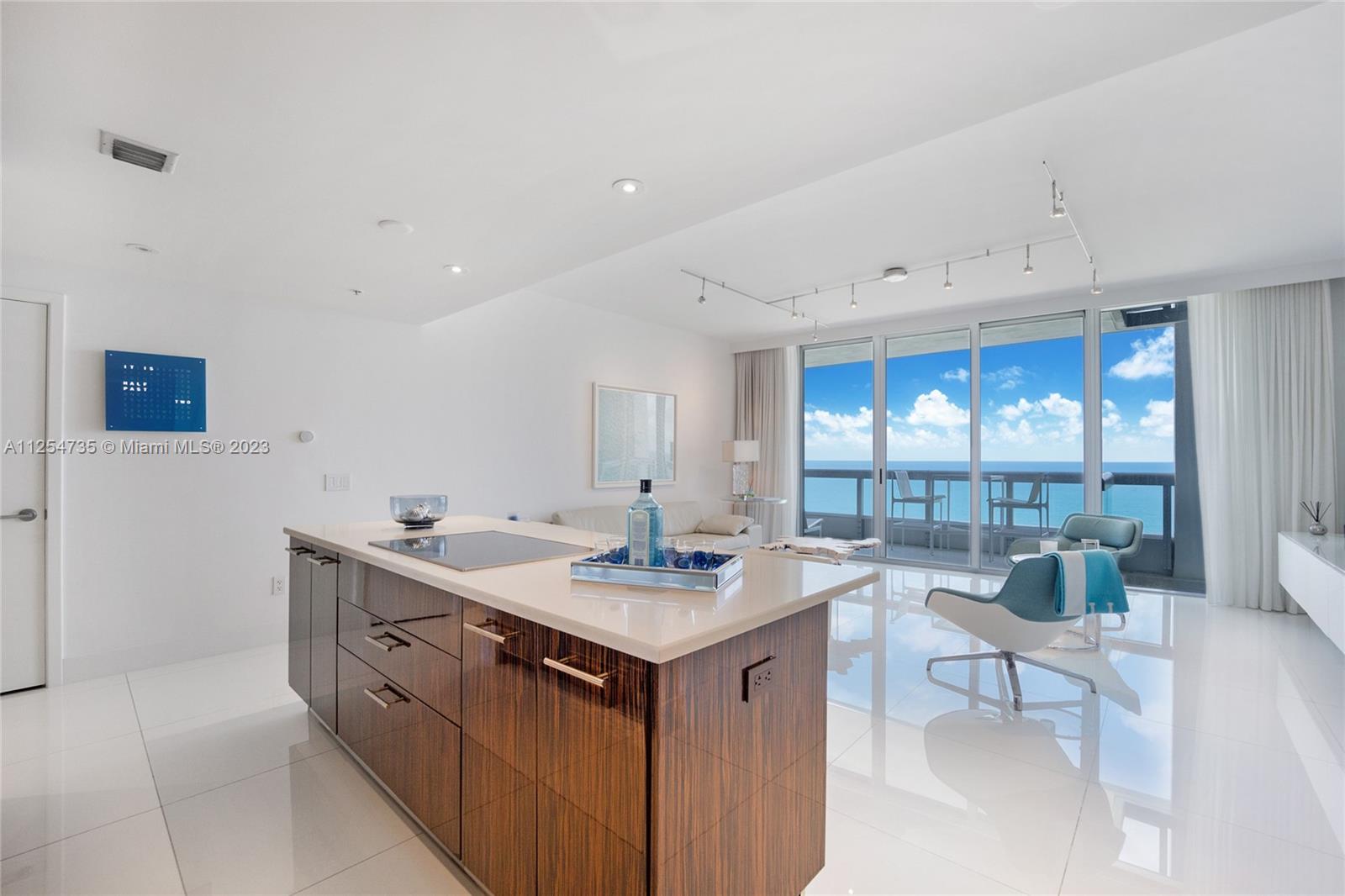 NORTH CARILLON BEACH COND - Residential