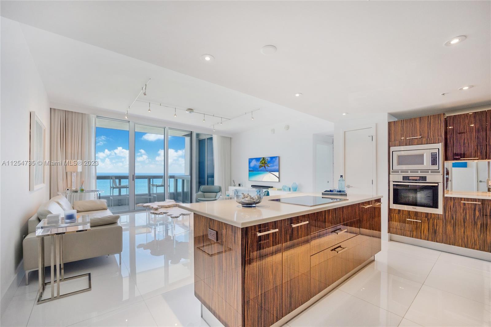 NORTH CARILLON BEACH COND - Residential