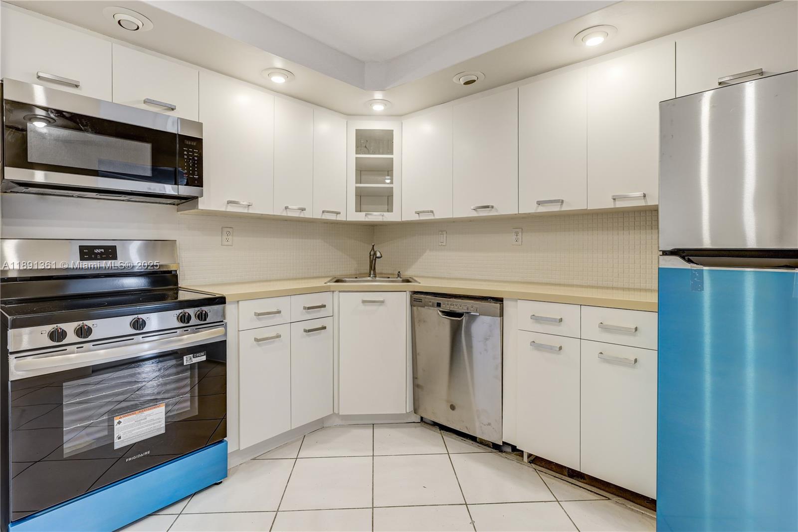 COMMODORE PLAZA CONDO - Residential Lease