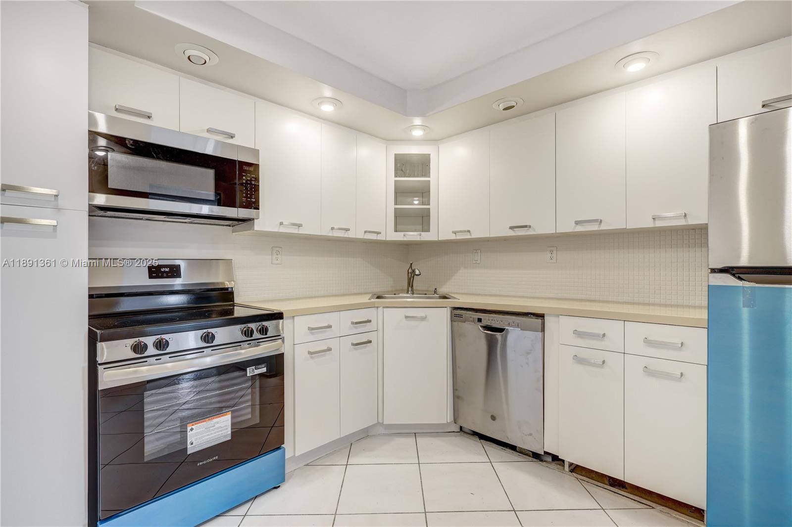 COMMODORE PLAZA CONDO - Residential Lease