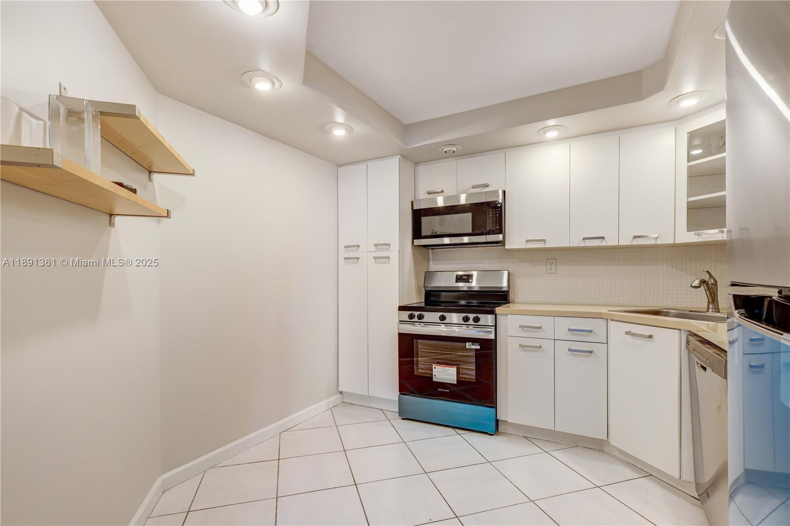 COMMODORE PLAZA CONDO - Residential Lease