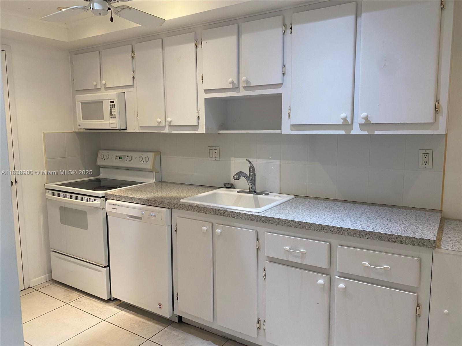 18031 Biscayne Blvd PH02