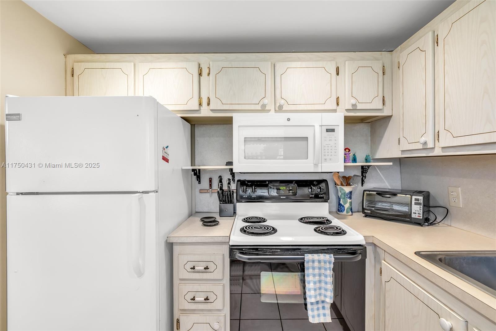 FARNHAM D CONDO - Residential