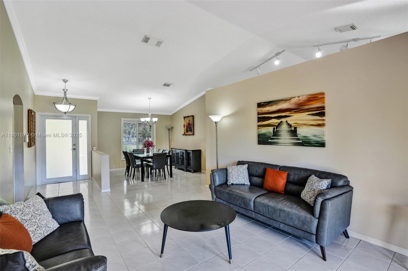 FLAMINGO ESTATES - Residential