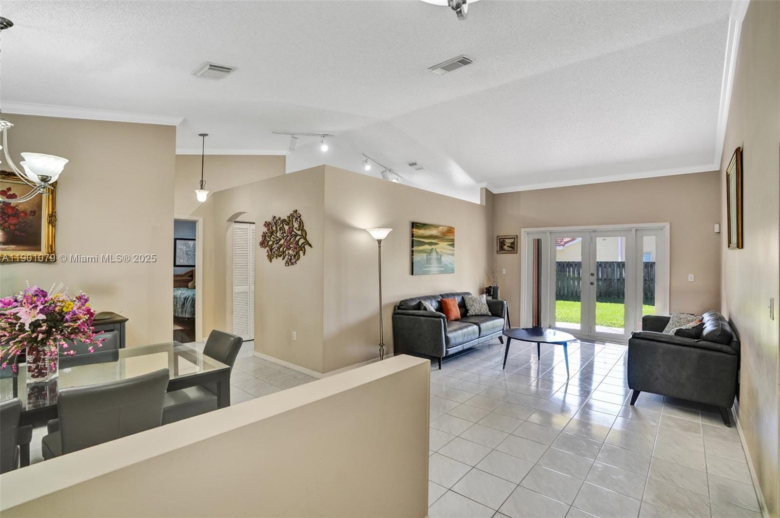 FLAMINGO ESTATES - Residential