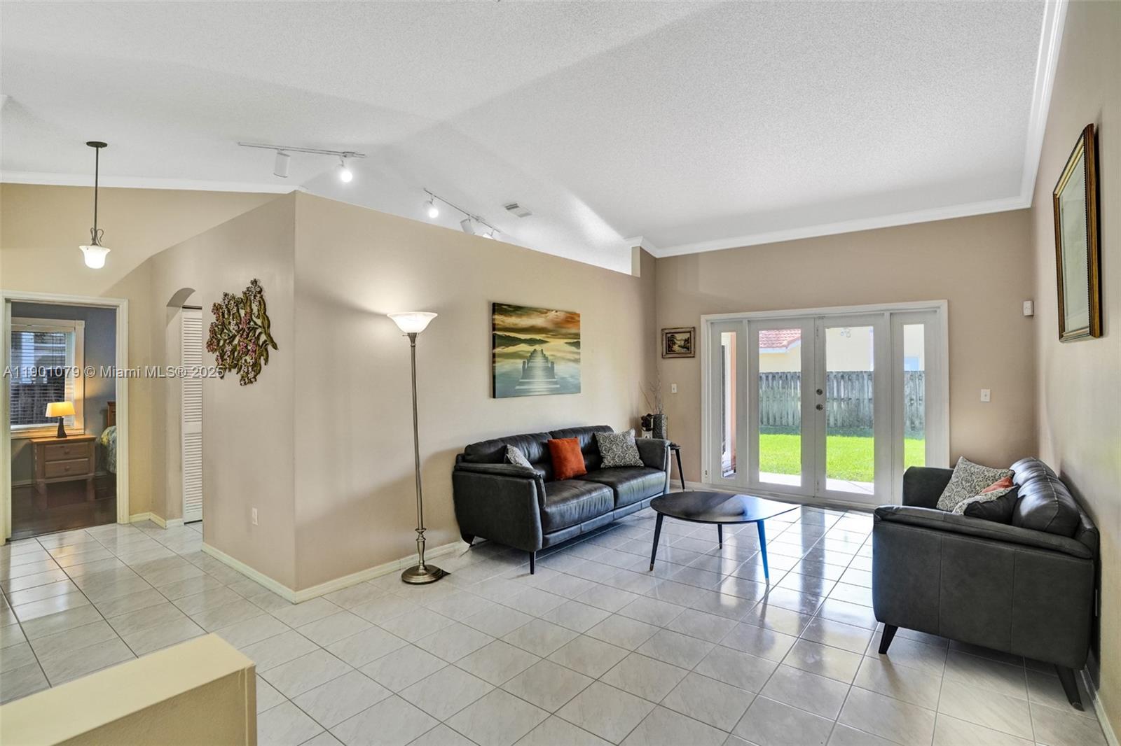 FLAMINGO ESTATES - Residential