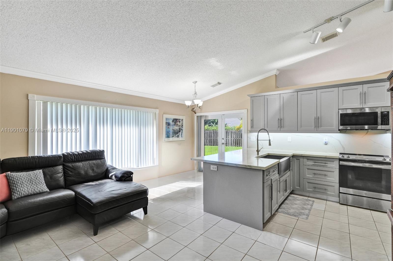 FLAMINGO ESTATES - Residential