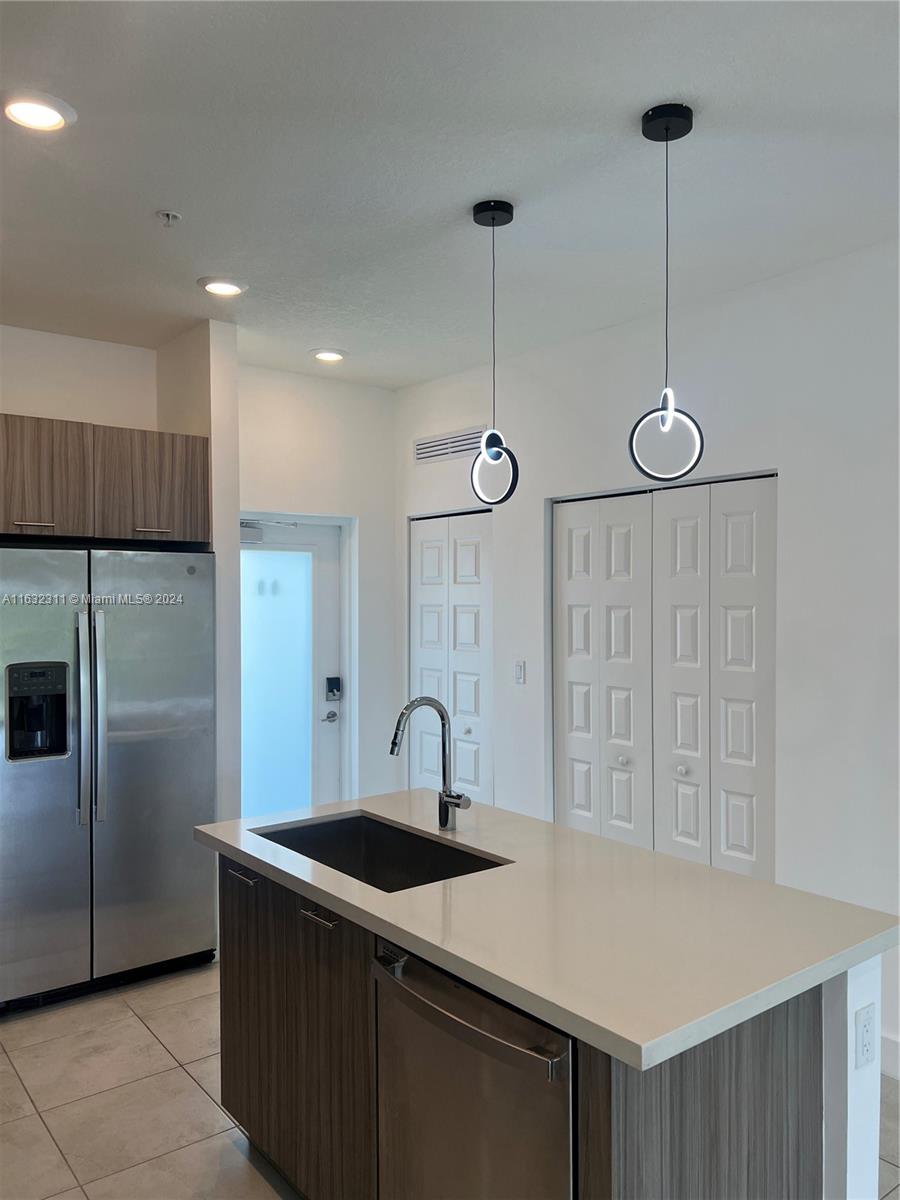 URBANA DOWNTOWN DORAL - Residential Lease