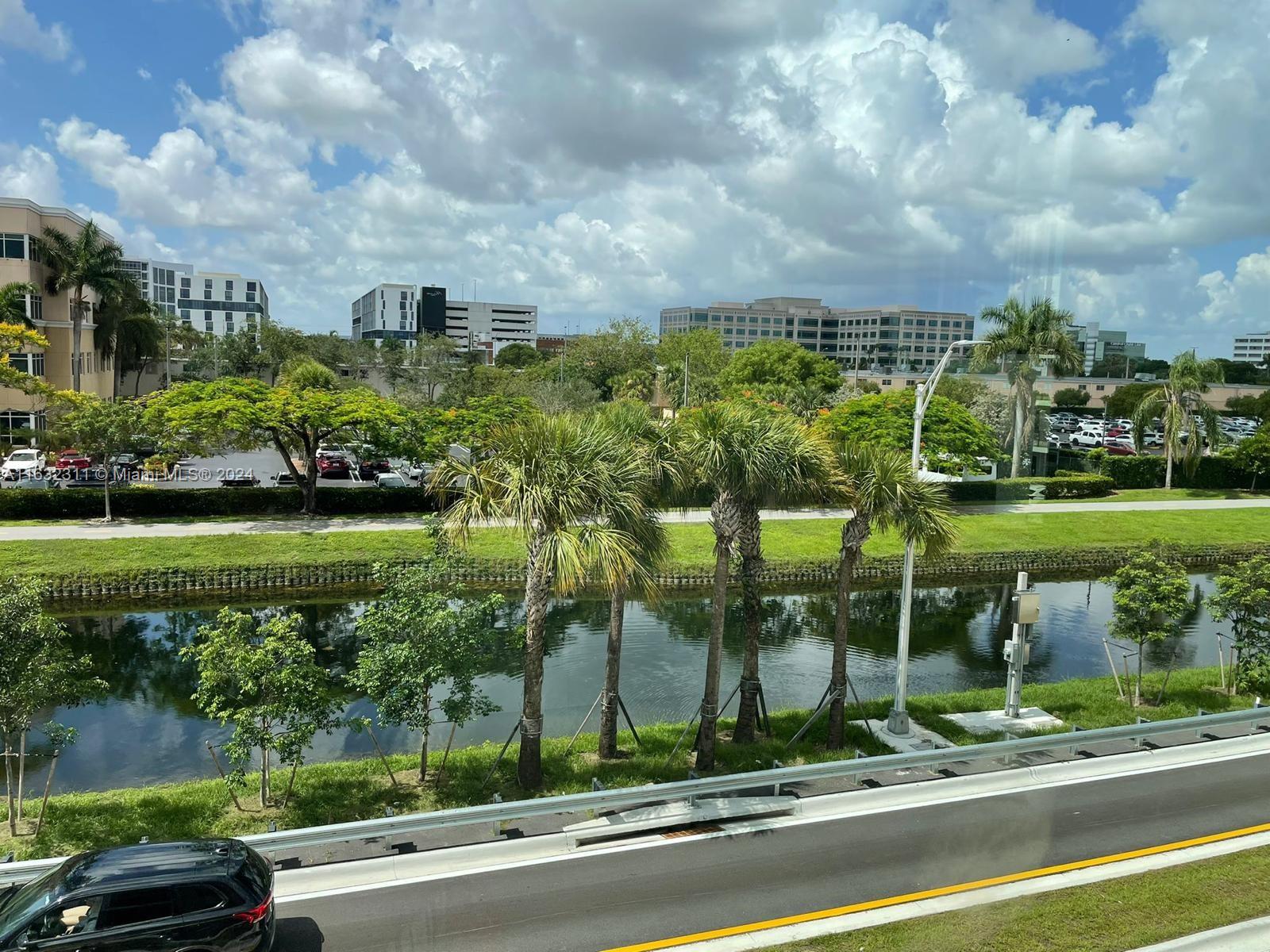 URBANA DOWNTOWN DORAL - Residential Lease