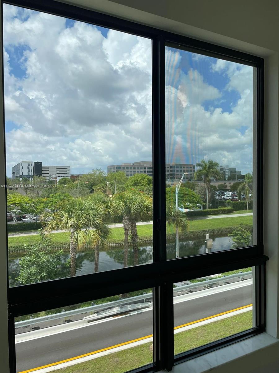 URBANA DOWNTOWN DORAL - Residential Lease