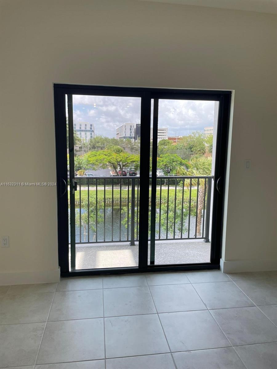 URBANA DOWNTOWN DORAL - Residential Lease