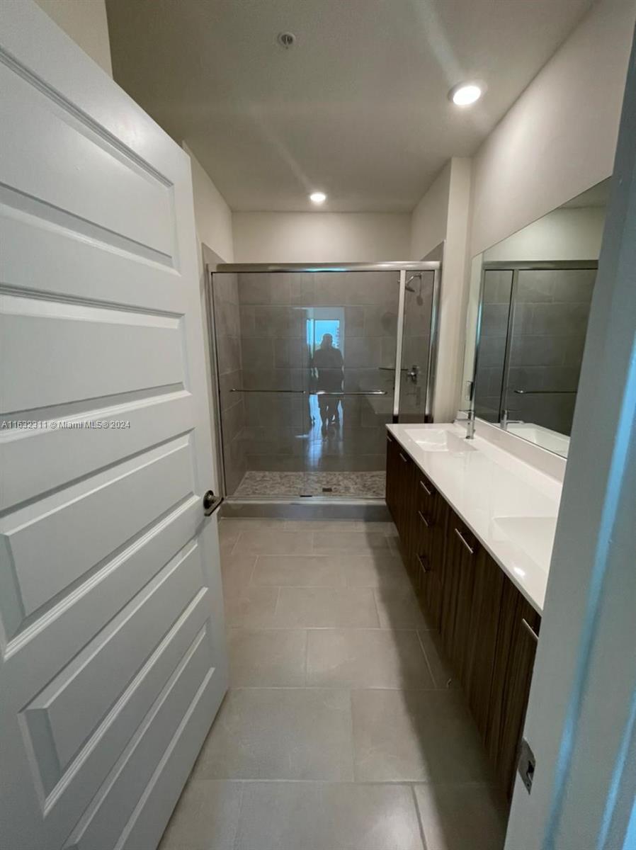 URBANA DOWNTOWN DORAL - Residential Lease