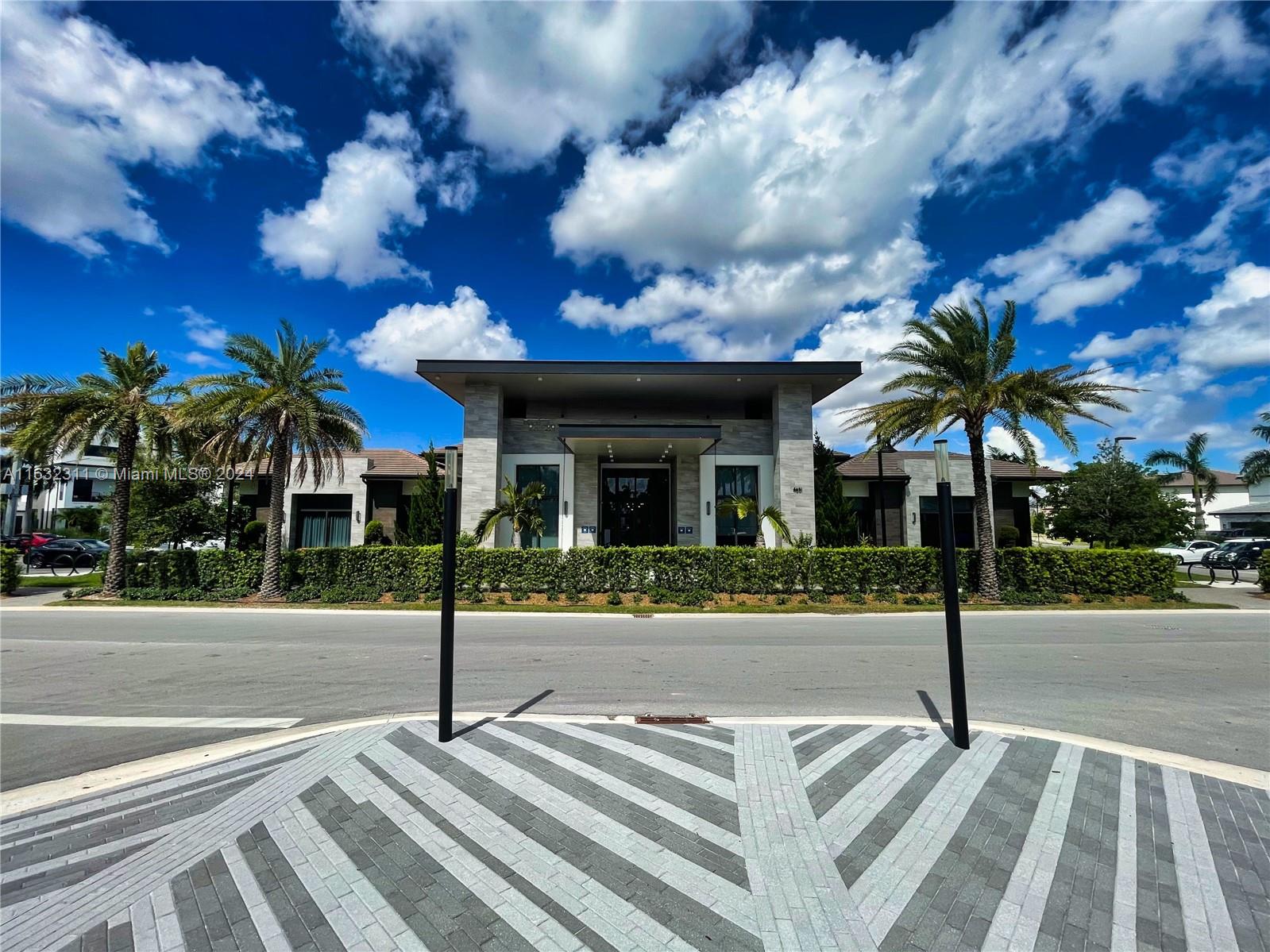 URBANA DOWNTOWN DORAL - Residential Lease