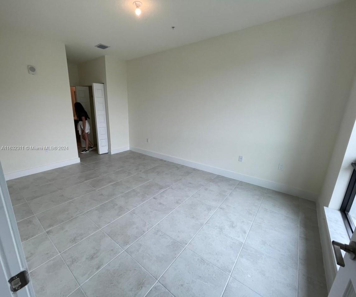 URBANA DOWNTOWN DORAL - Residential Lease