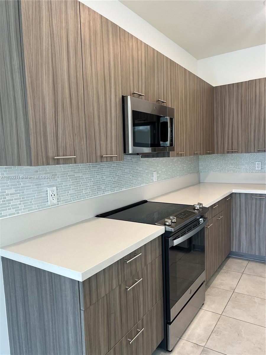 URBANA DOWNTOWN DORAL - Residential Lease