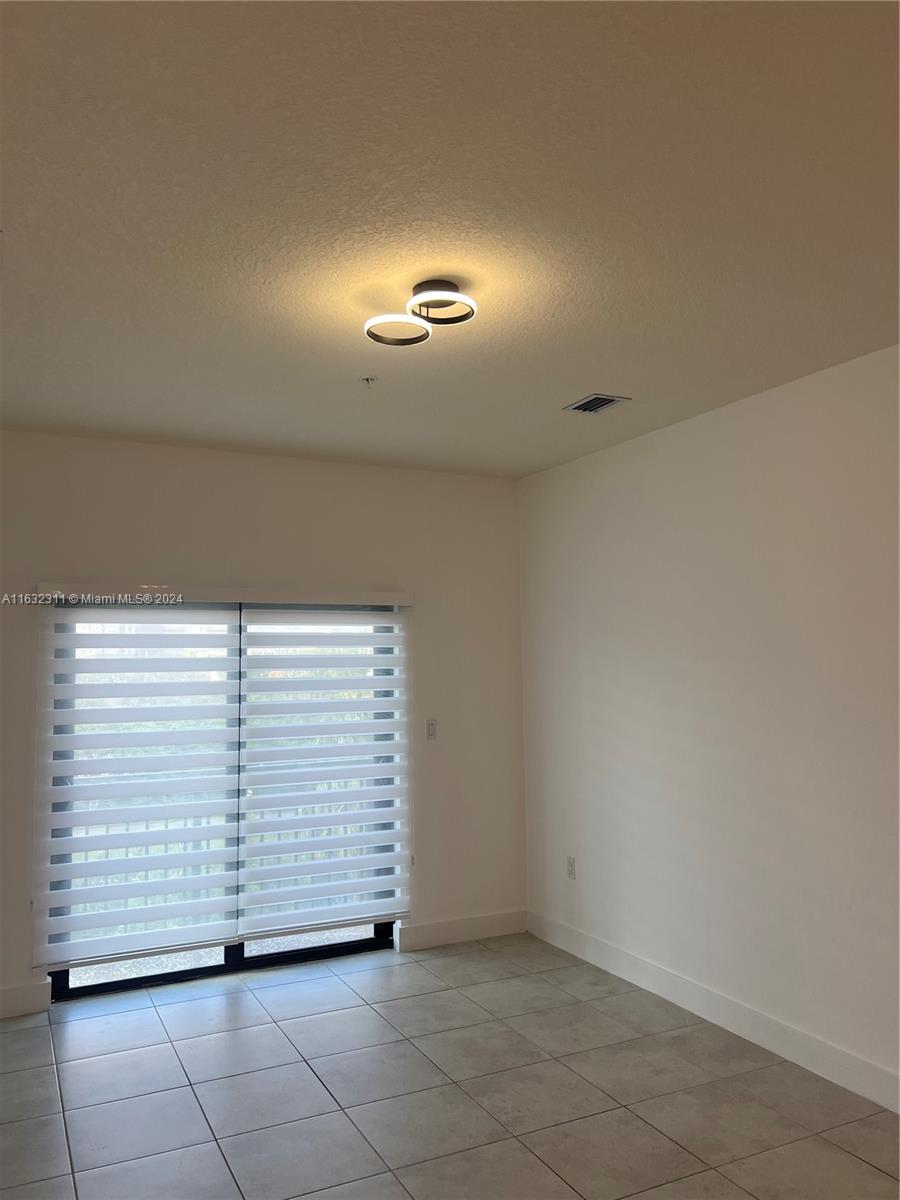 URBANA DOWNTOWN DORAL - Residential Lease