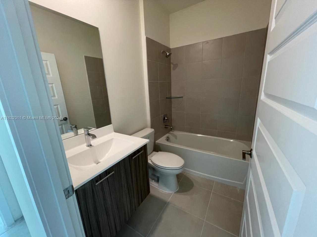 URBANA DOWNTOWN DORAL - Residential Lease