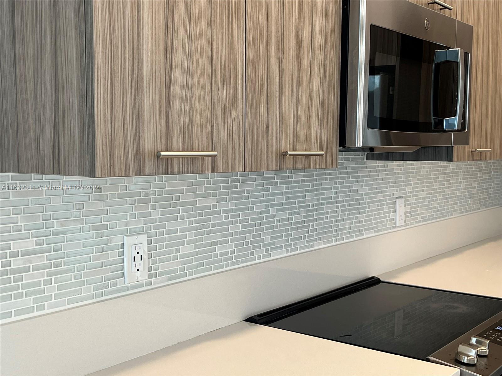 URBANA DOWNTOWN DORAL - Residential Lease