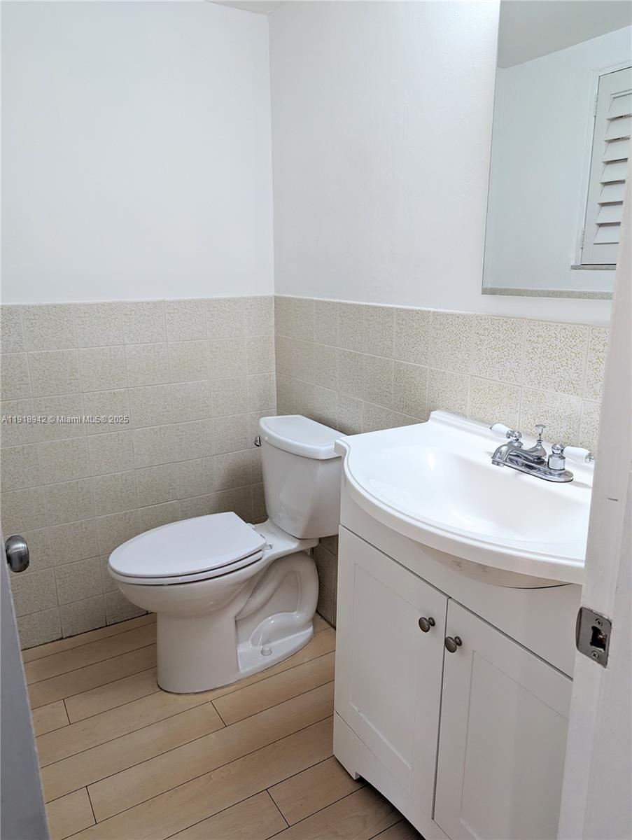 KEY BISCAYNE VI CONDO - Residential Lease