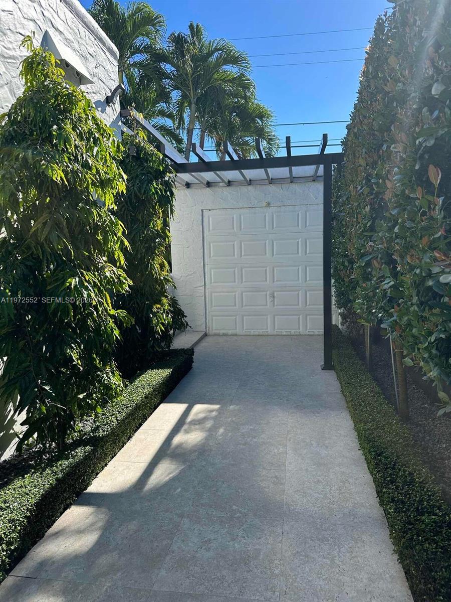 TAMIAMI HIGHLANDS - Residential