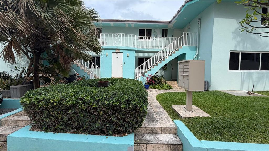 Photo of 3400 N Surf Rd #1, Hollywood, FL 33019 (MLS # A12014581)