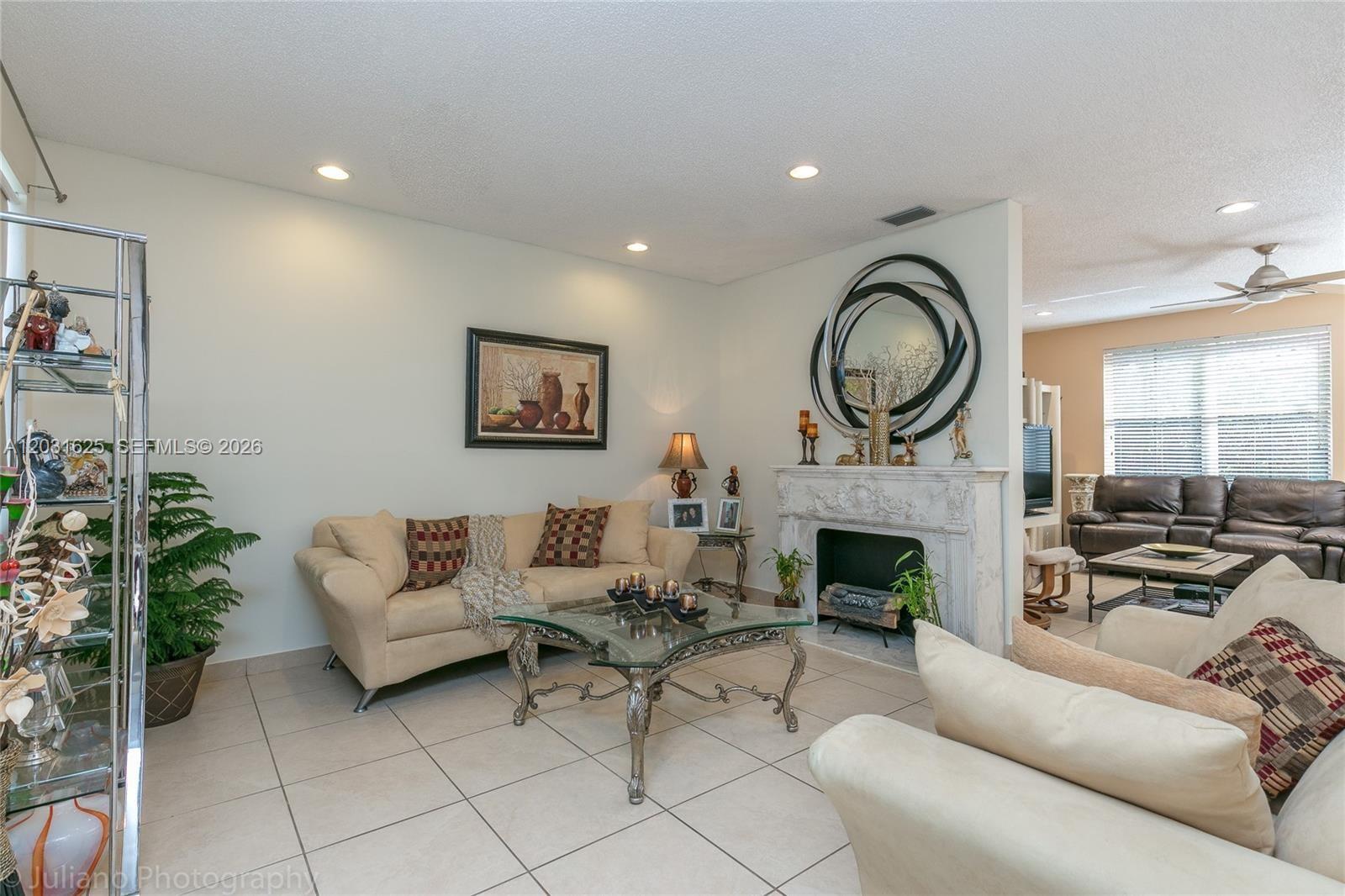 1032 Silktree Ln