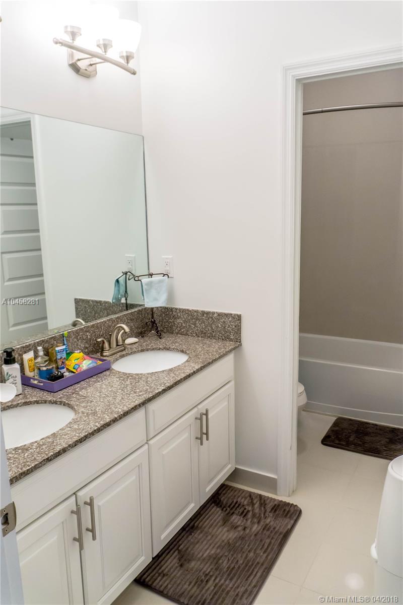 CHAMPION LAKES - Residential Lease