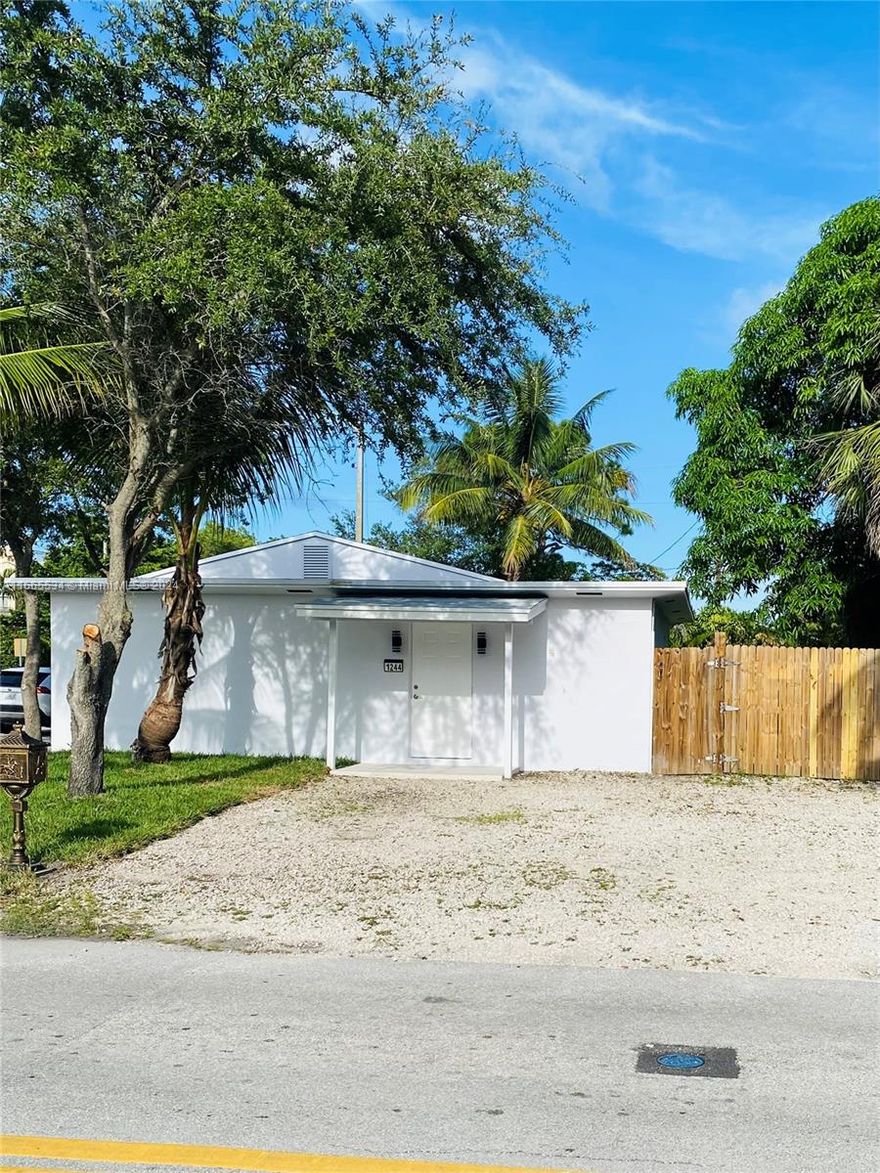 Updated 3 bedroom 2 bath home on corner lot with porcelain floors in main living area and water resistant laminate floors in bedroom. Newly installed Stainless Steel appliance and roof. Backyard has room for a future pool.