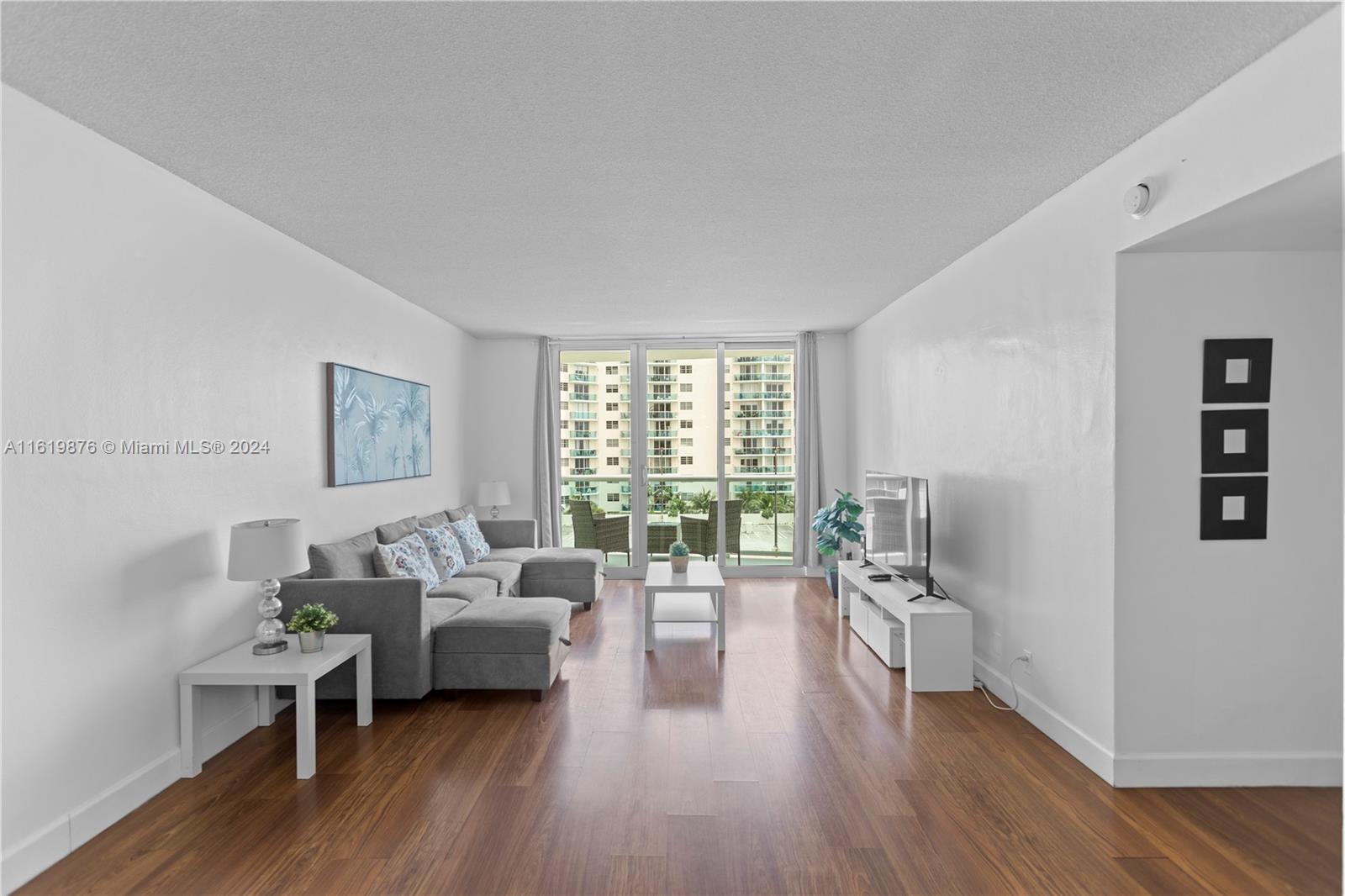 Tides Hollywood Beach - Residential