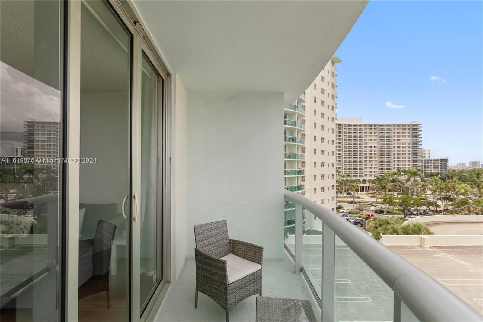 Tides Hollywood Beach - Residential