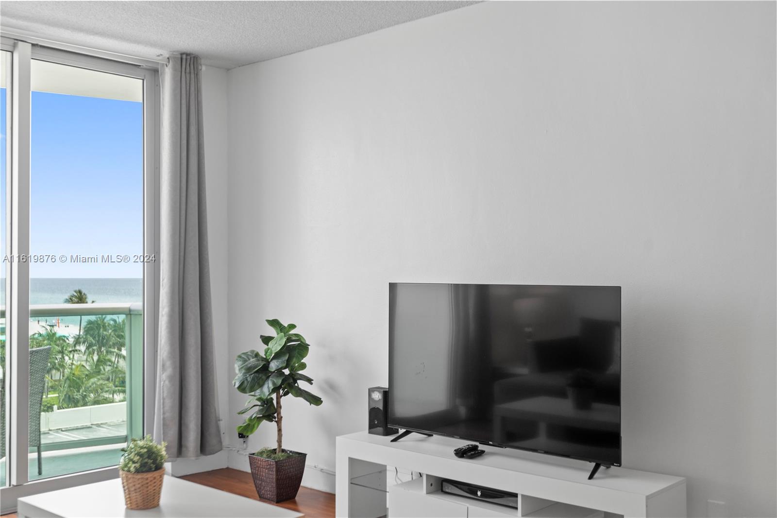 Tides Hollywood Beach - Residential
