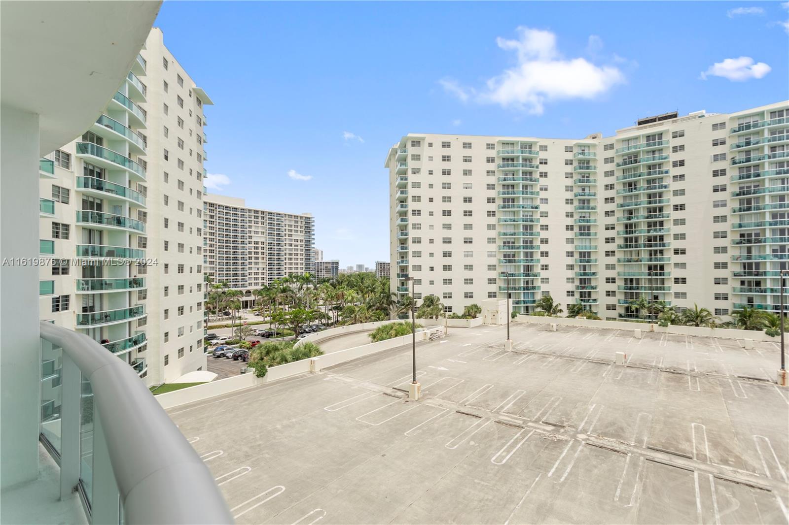 Tides Hollywood Beach - Residential