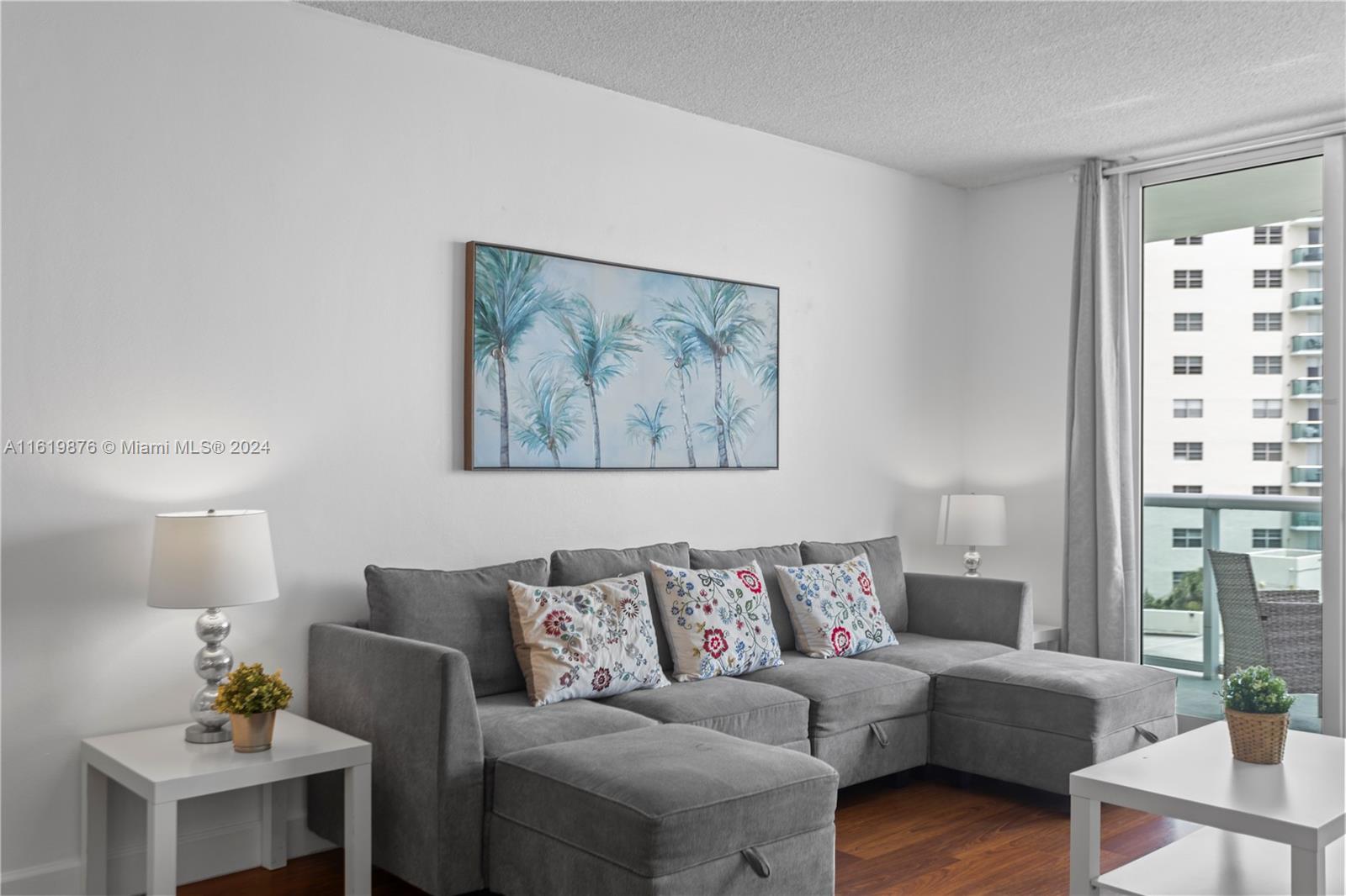Tides Hollywood Beach - Residential