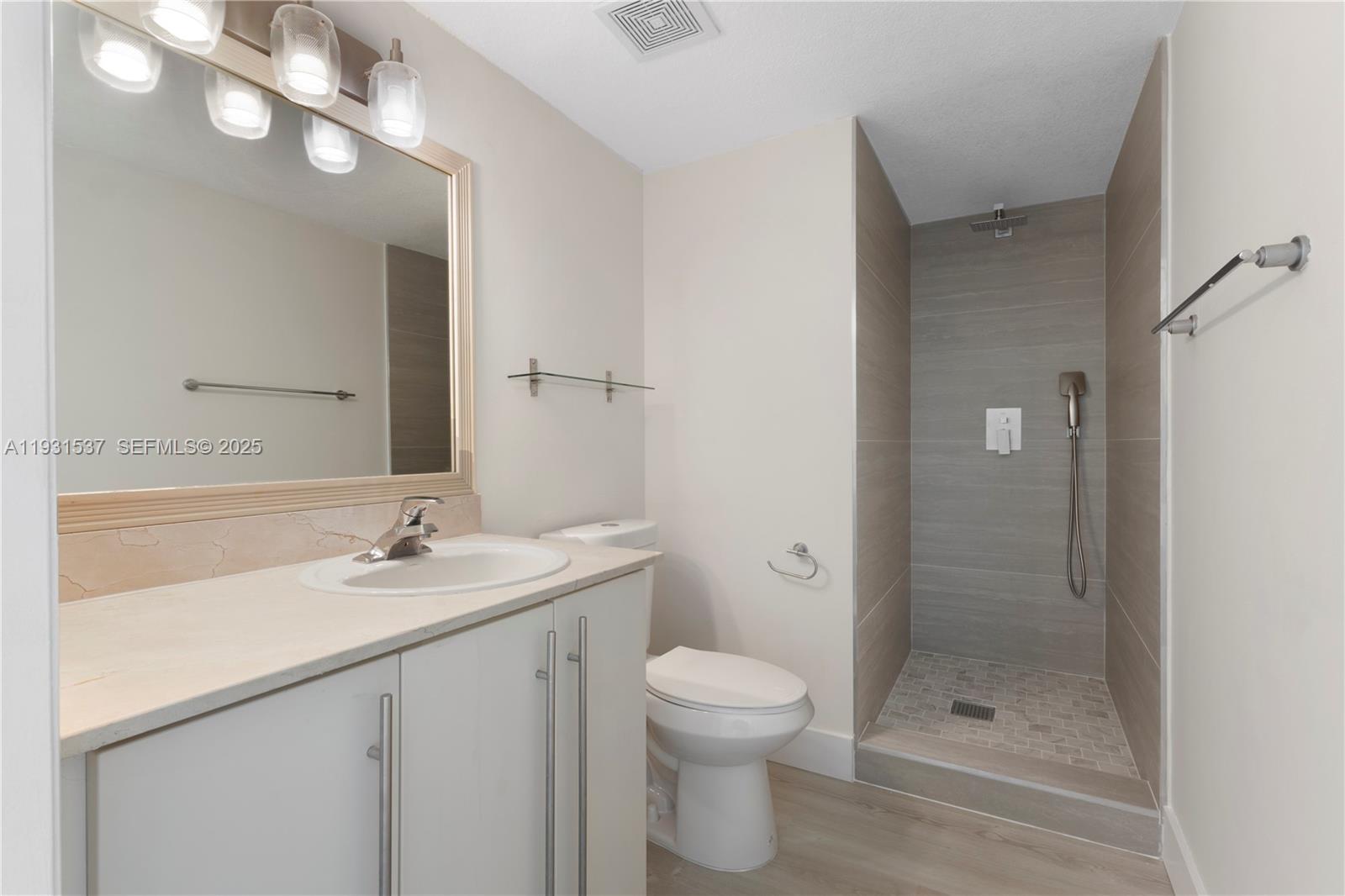 7600 Collins Ave 615