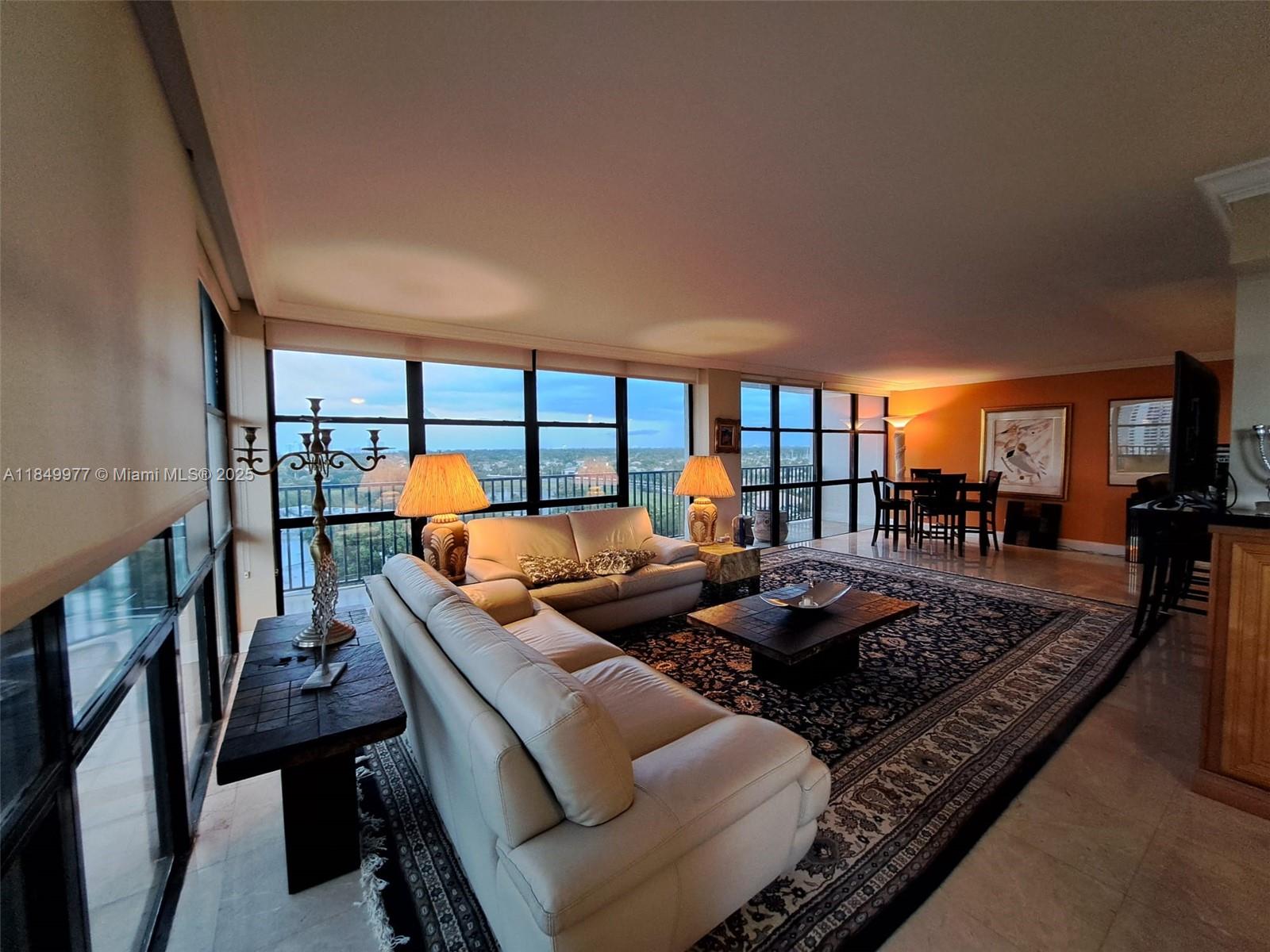 1000 Parkview Dr 1031, Hallandale Beach, FL, 33009/$445,000 4 1000 Parkview Dr 1031