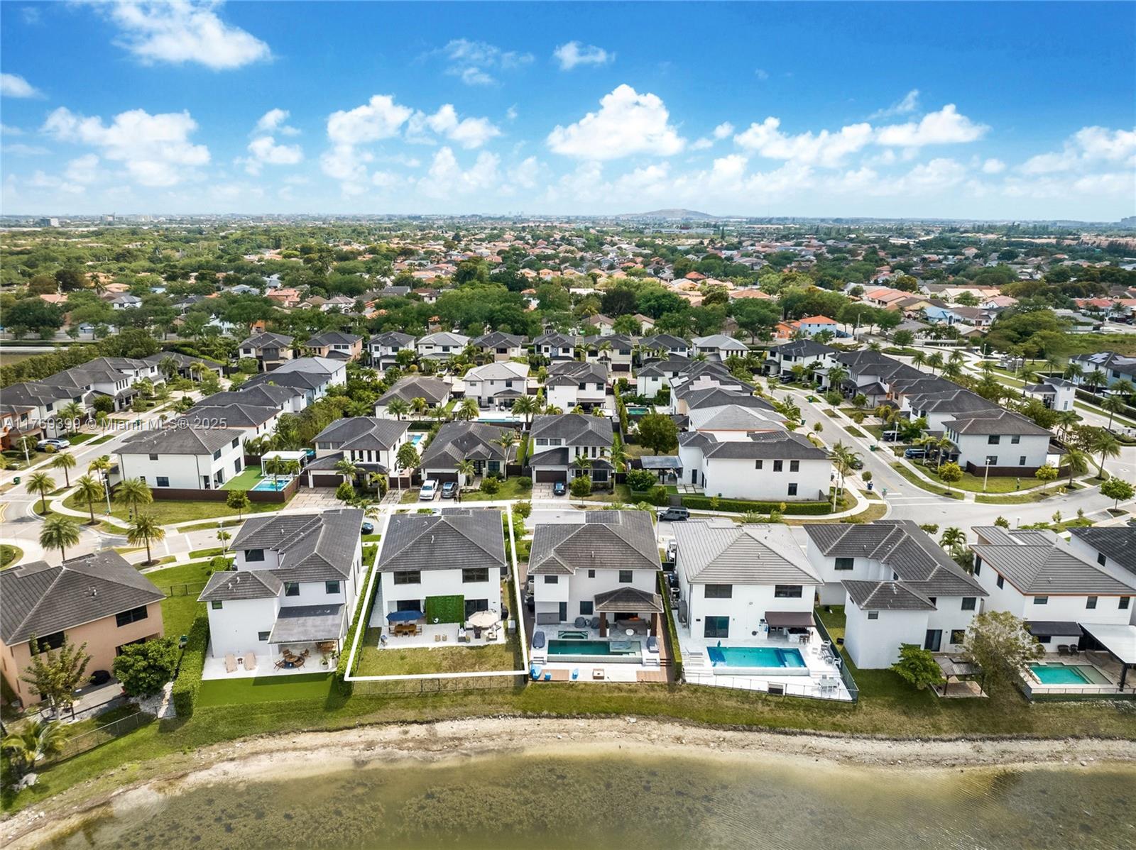8823 NW 155th Ter