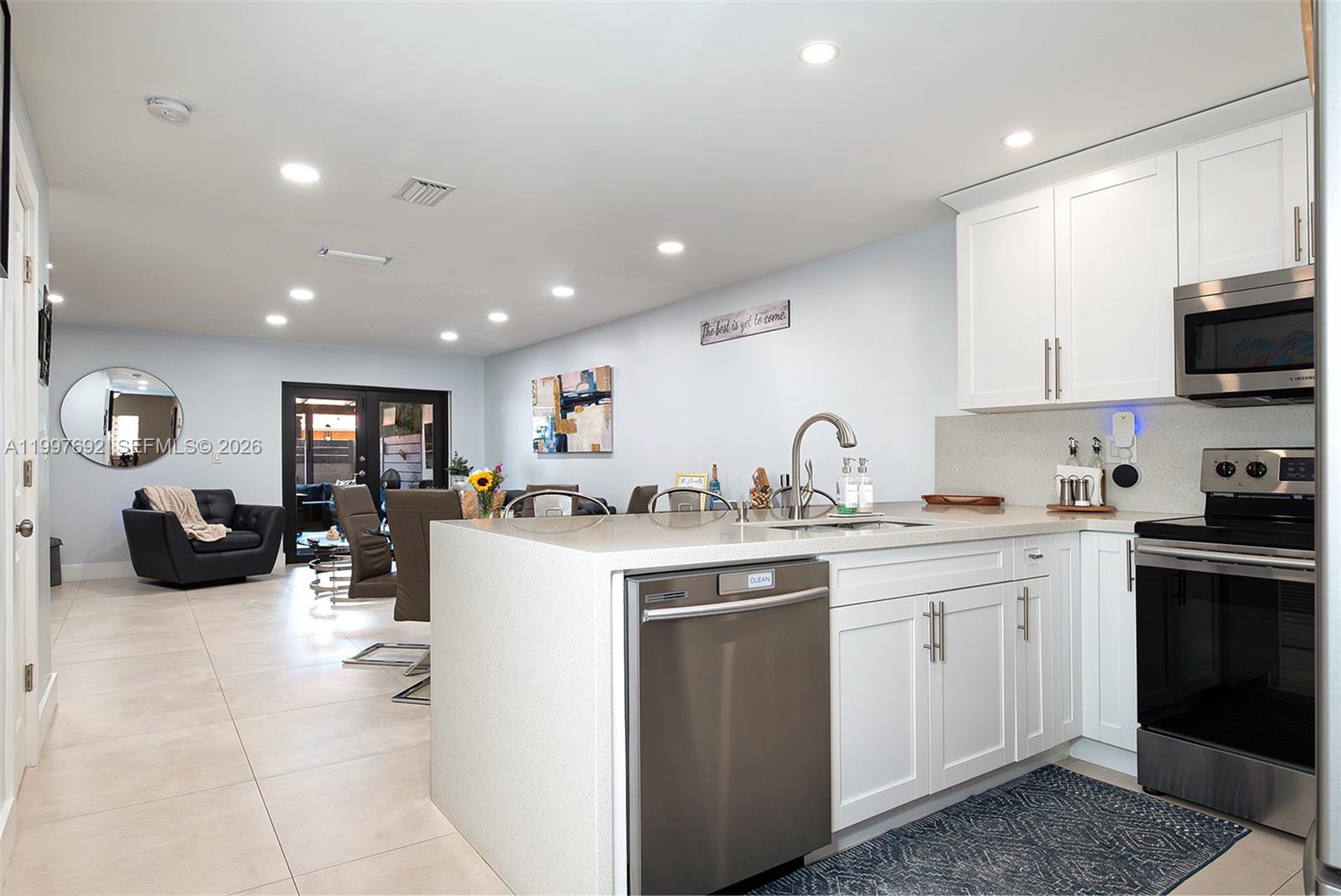 KENDALL LKS E LAKEVIEW TH - Residential