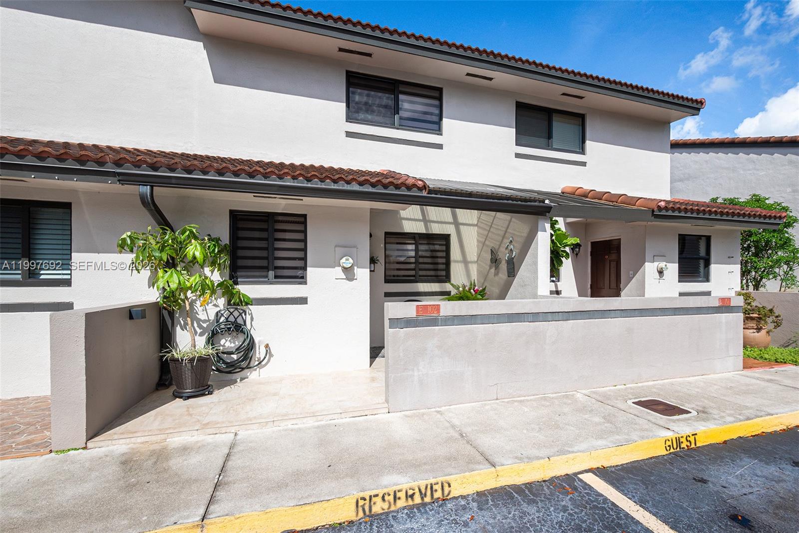 KENDALL LKS E LAKEVIEW TH - Residential